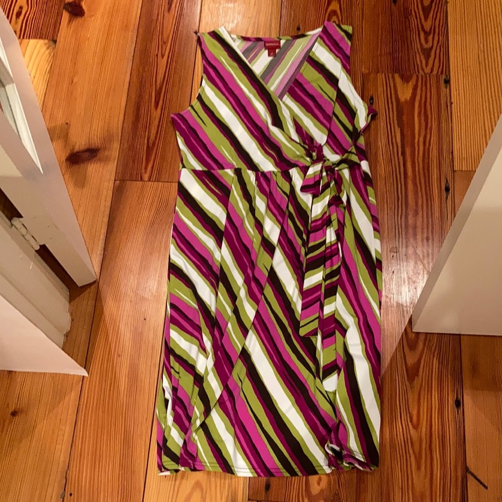 Adorable moves-with-you dress - S